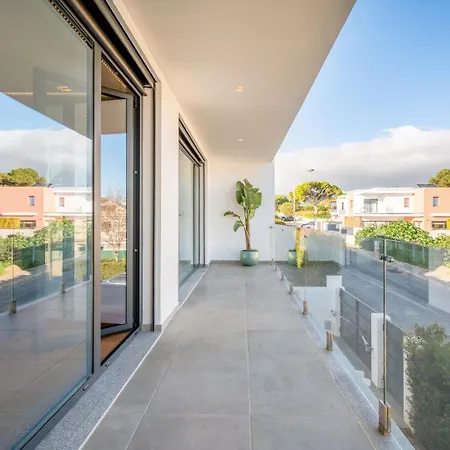 Modern Excellence With Pool Alcabideche