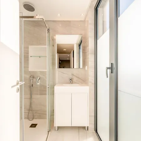 Modern Excellence With Pool Holiday home *