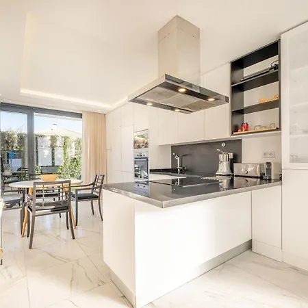 Modern Excellence With Pool Alcabideche